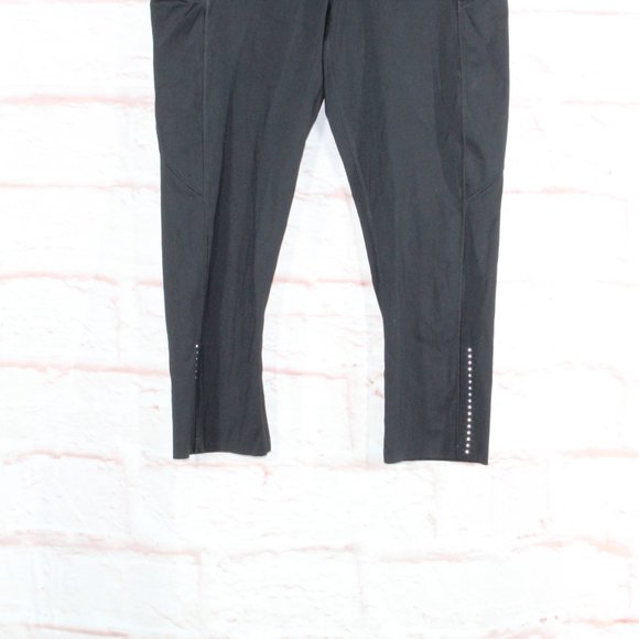 *Lululemon Black Polyester Spandex Blend Side Pockets Crop Capri Leggings Size - Picture 3 of 8